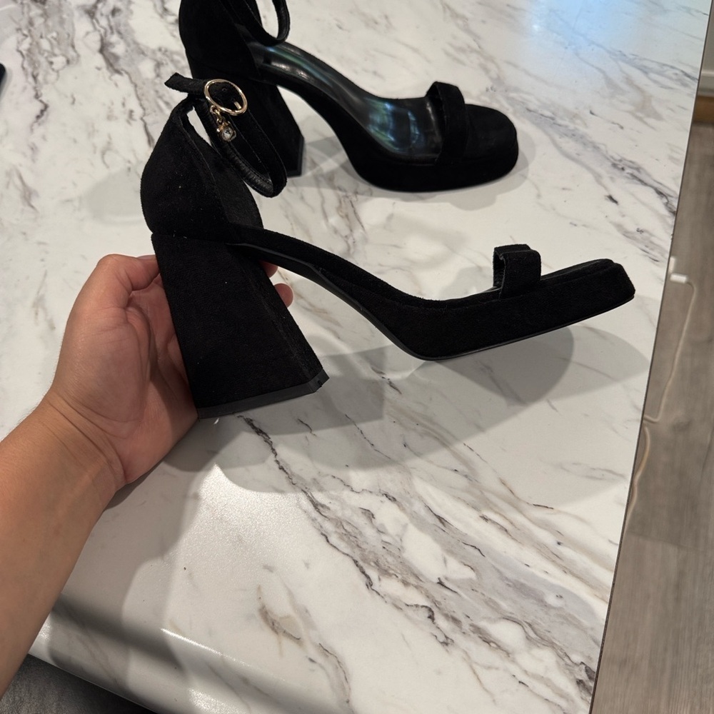 Chic Black Women's Block Heels - Picture 3 of 8